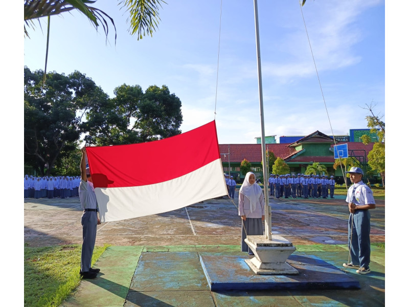 Pelaksanaan Upacara Bendera Senin Oleh Siswa MAN 1 Baubau Berjalan Khidmat