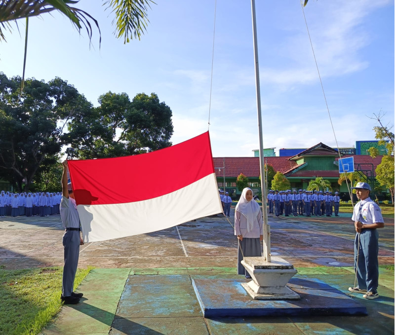 Pelaksanaan Upacara Bendera Senin Oleh Siswa MAN 1 Baubau Berjalan Khidmat