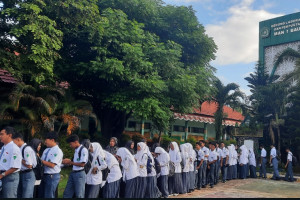 Tradisi Halal Bihalal Awali PBM Hari Pertama Masuk Sekolah d